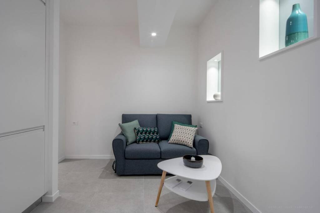 Apartament Ormesini Private Courtyard Apartment *